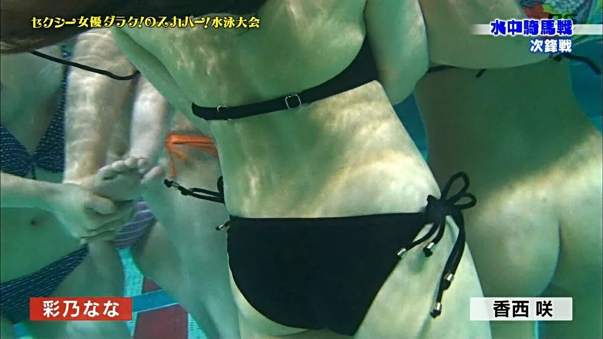 水泳大会乳首ポロリ画像012