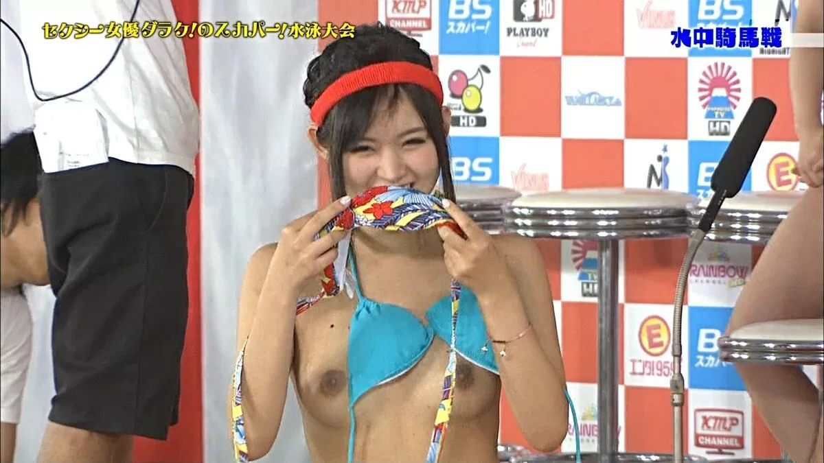 水泳大会乳首ポロリ画像015