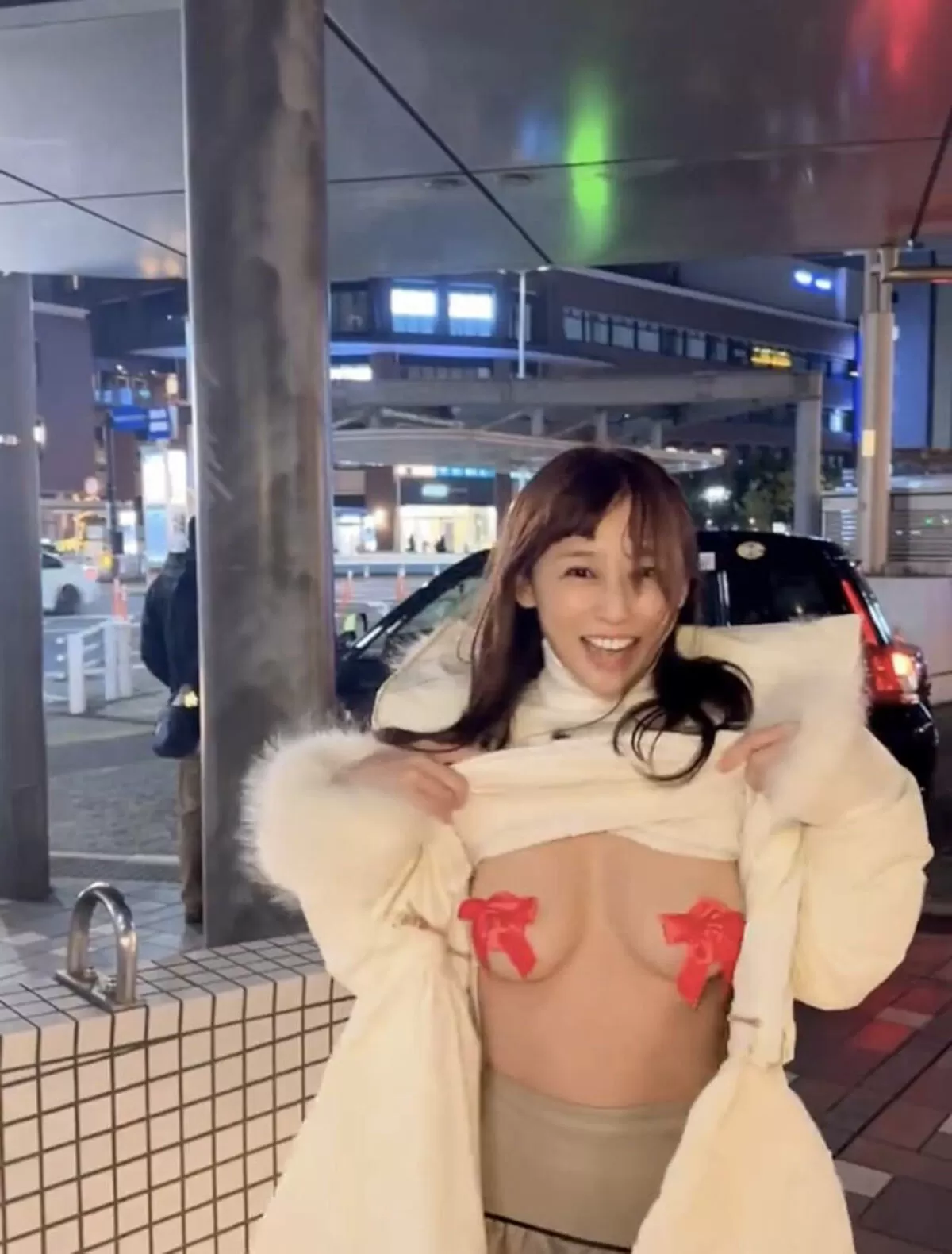 巨乳露出エロ画像080