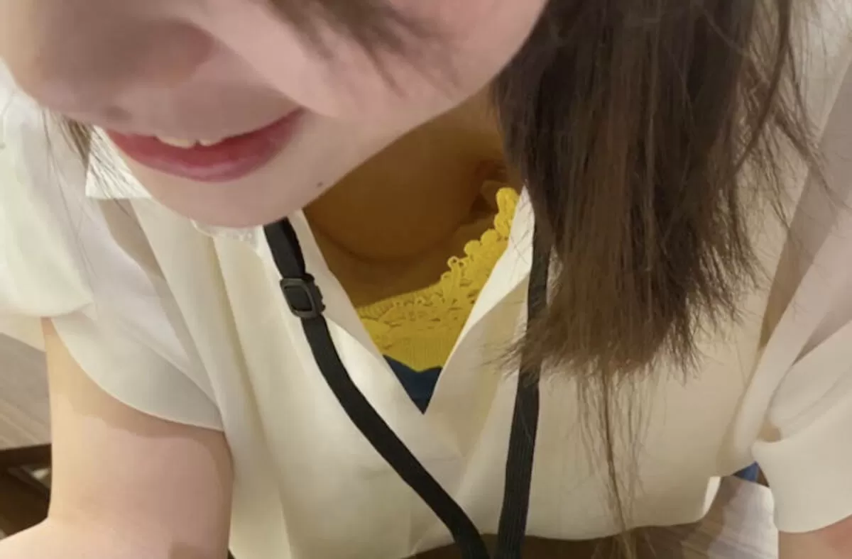 店員胸チラ 盗撮エロ画像130