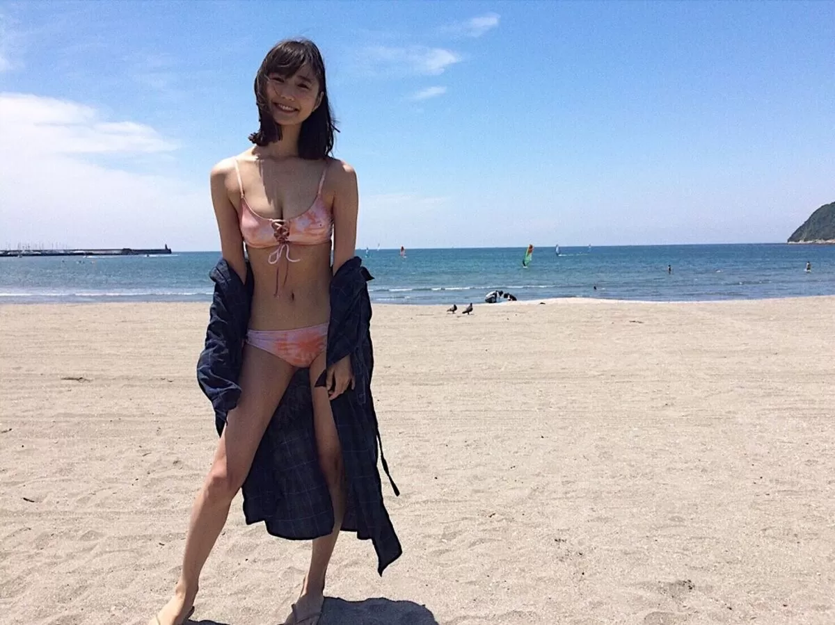 鈴木友菜エロ画像010