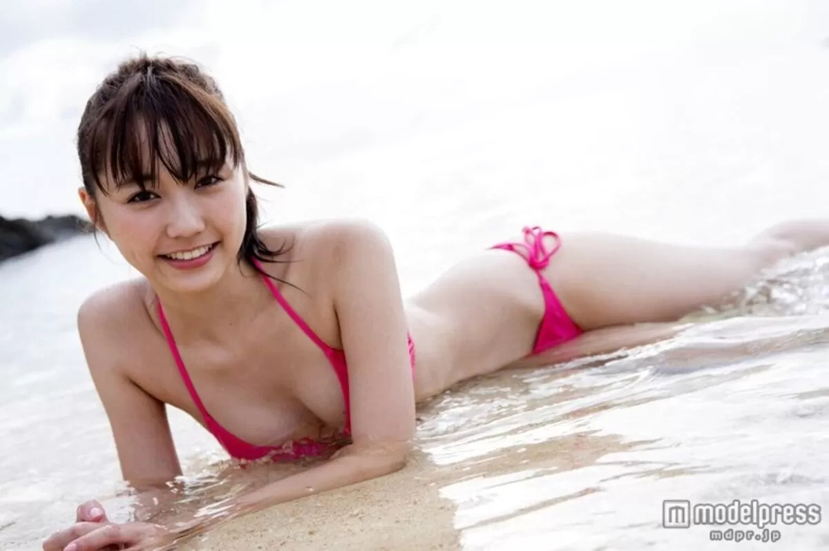 鈴木友菜エロ画像011
