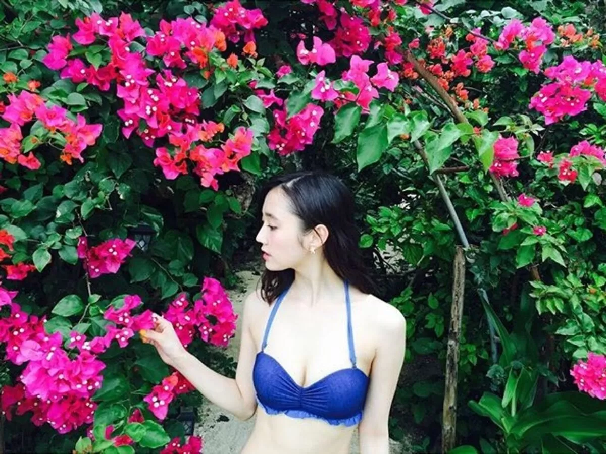 鈴木友菜エロ画像027