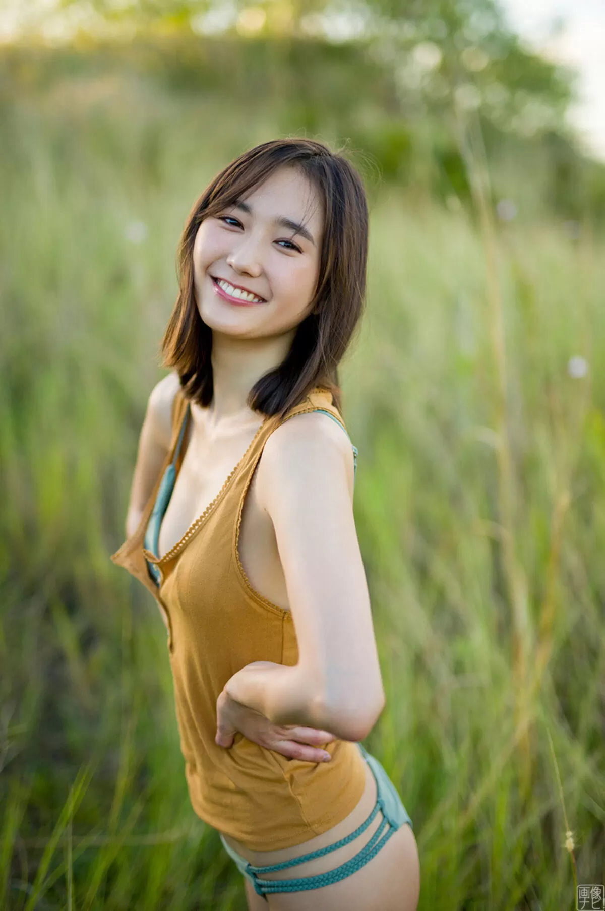 鈴木友菜エロ画像043