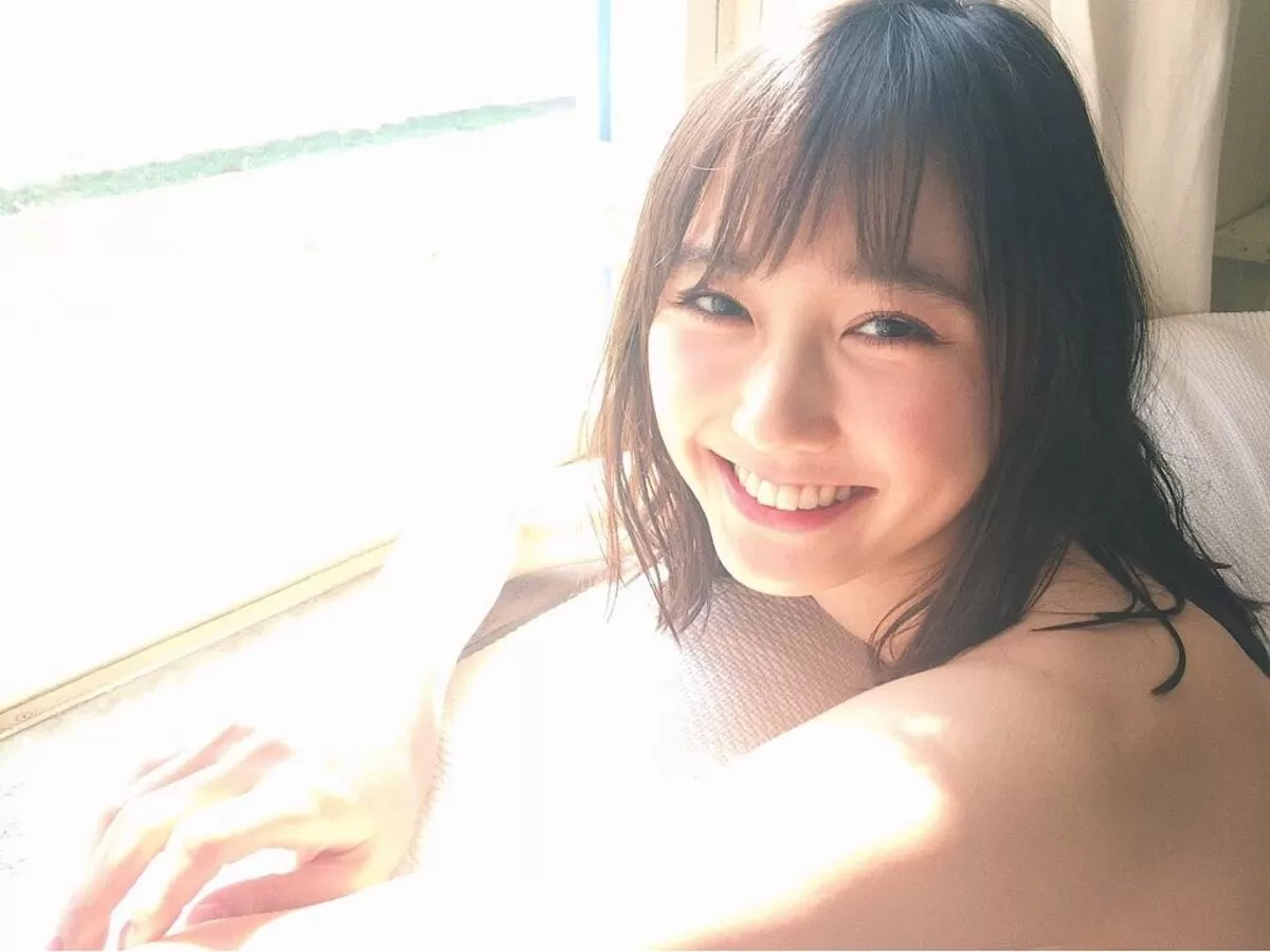 鈴木友菜エロ画像092