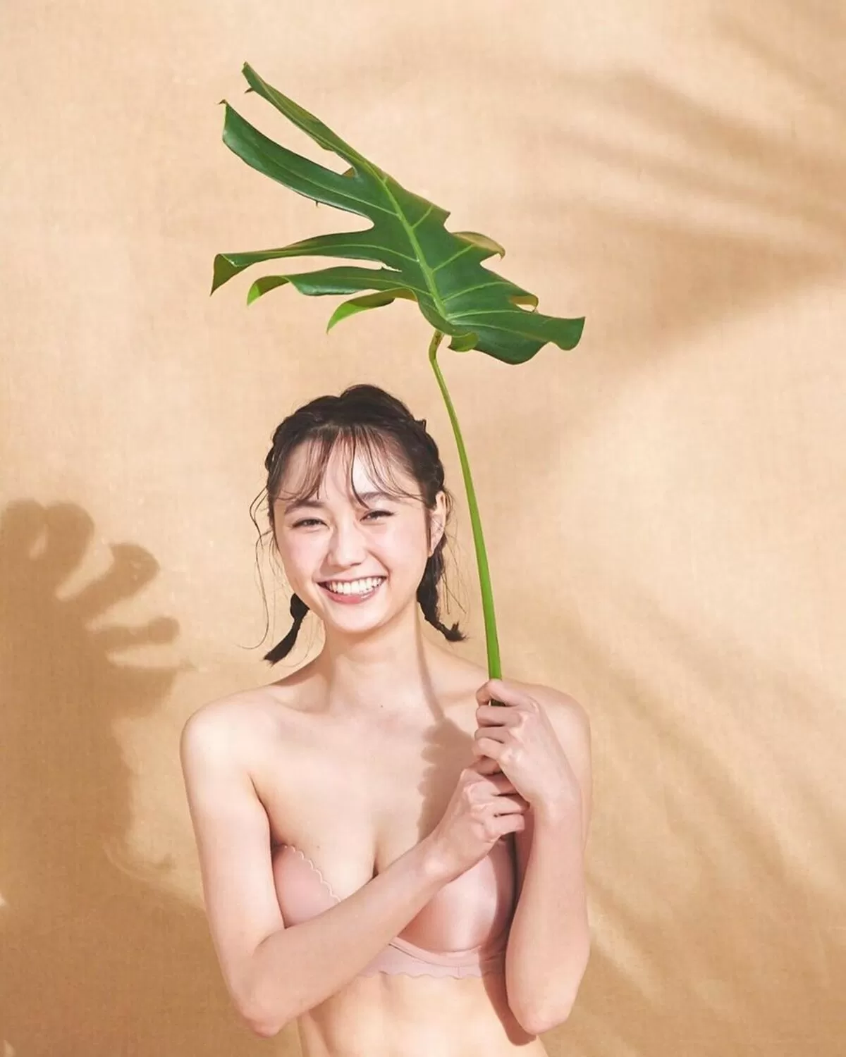鈴木友菜エロ画像096
