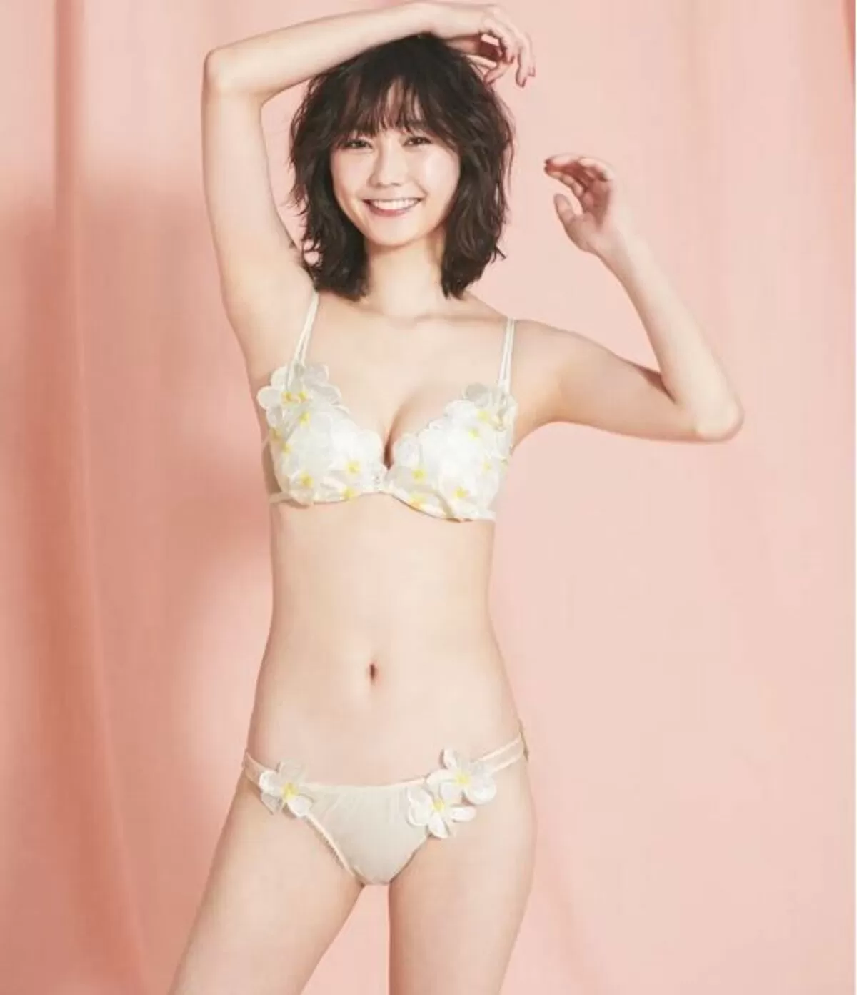 鈴木友菜エロ画像098