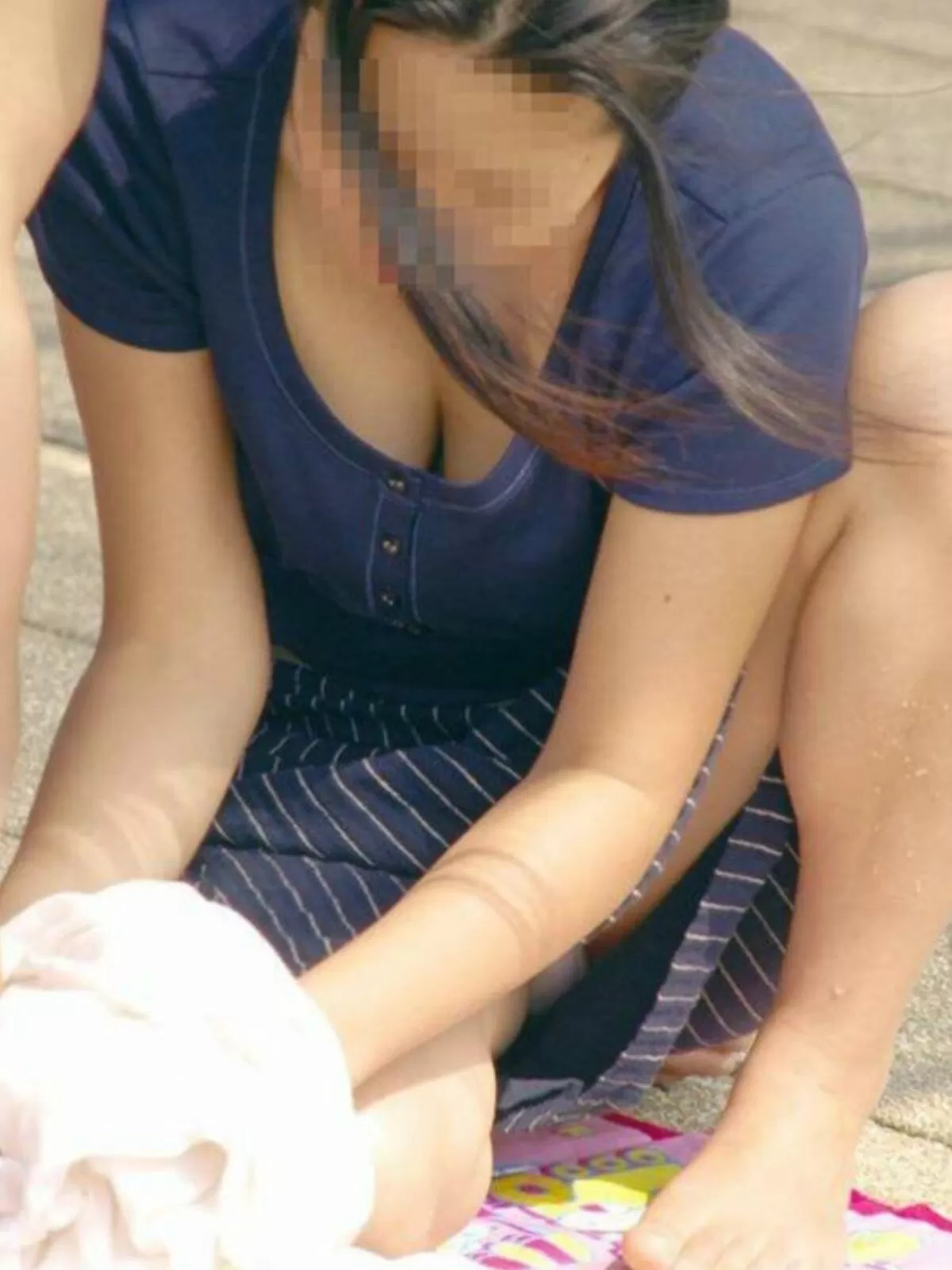 人妻谷間エロ画像001
