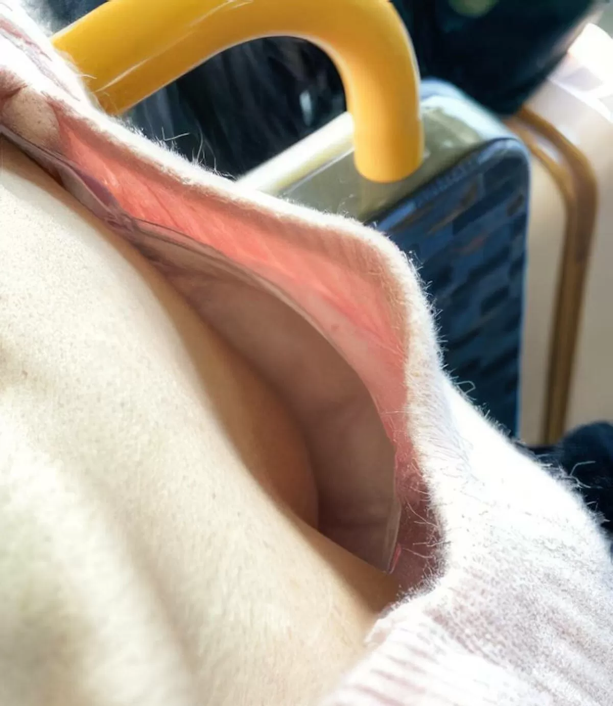 素人の胸チラエロ画像012