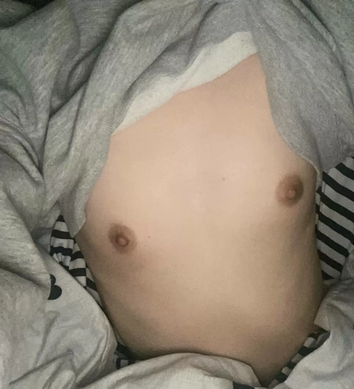 【貧乳 自撮り】SNSで貧乳おっぱいを自撮りしてるお姉さん!052