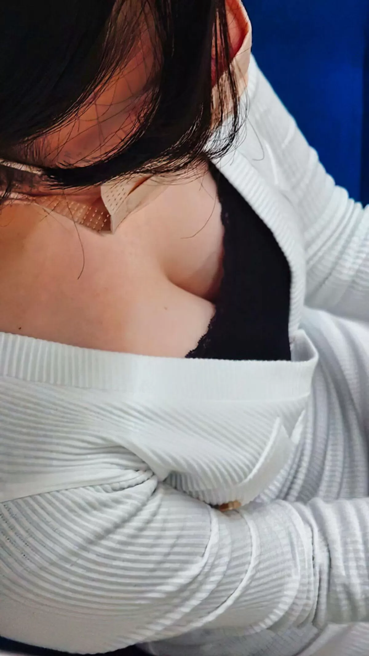 巨乳胸チラ エロ画像004