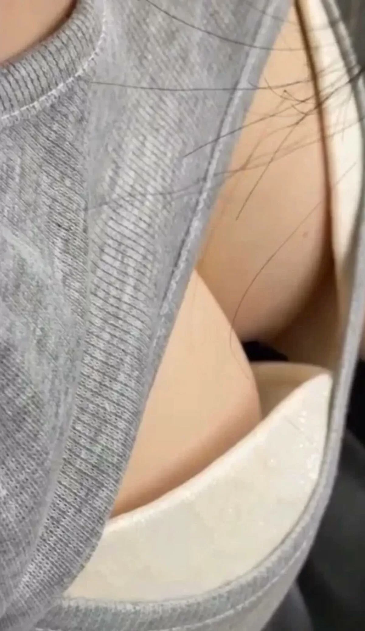 巨乳胸チラ エロ画像069