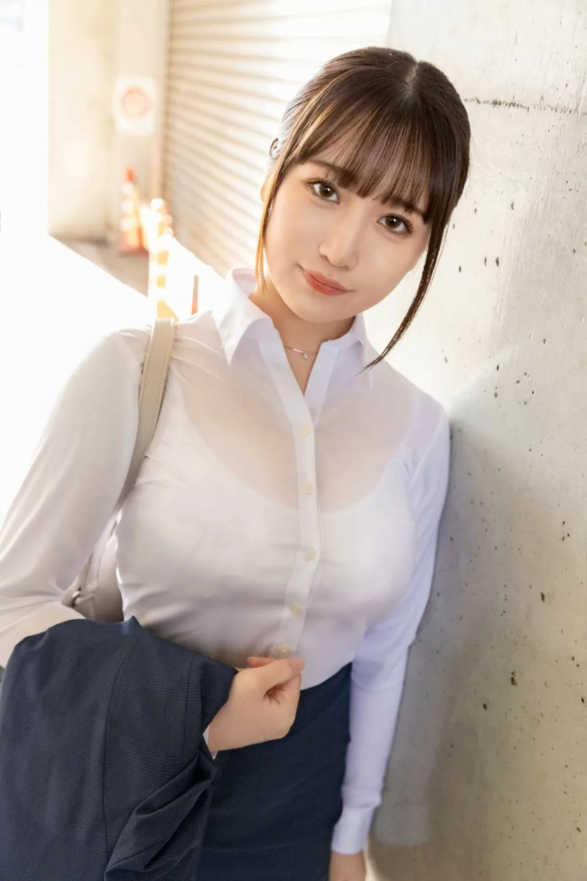 巨乳スーツのエロ画像027