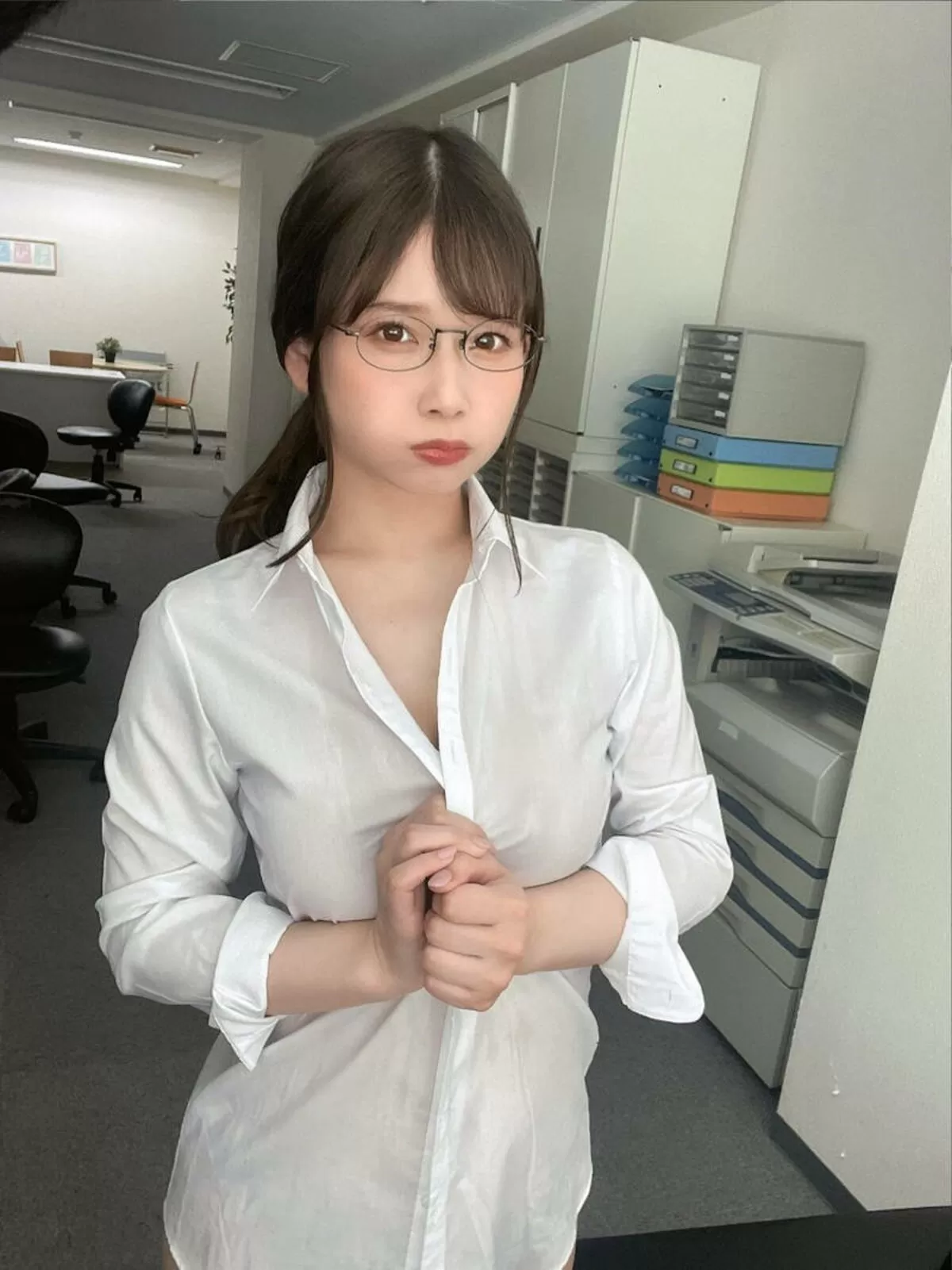 巨乳スーツのエロ画像063