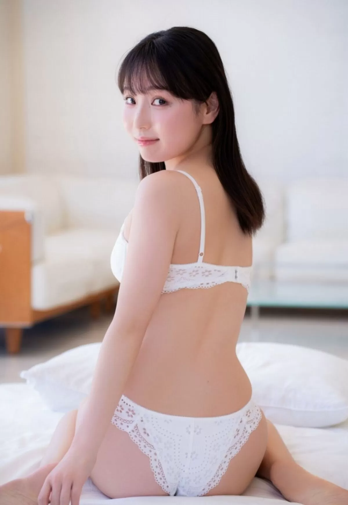安井南エロ画像015