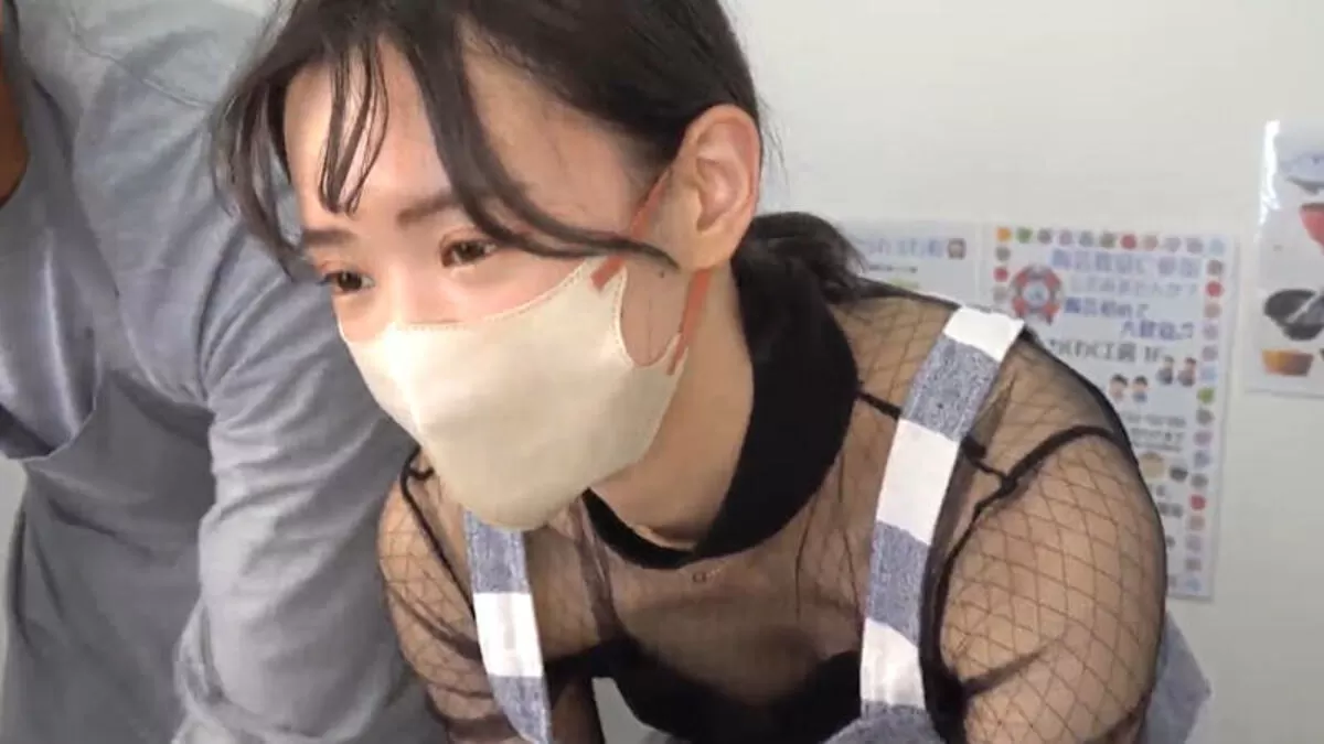 美人の胸チラエロ画像026