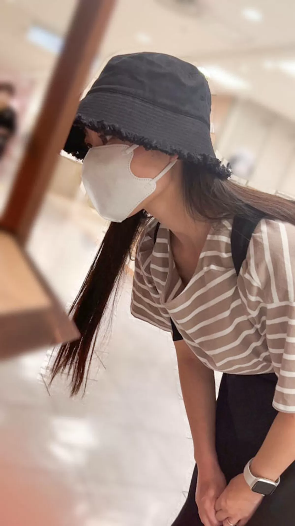 美人の胸チラエロ画像069
