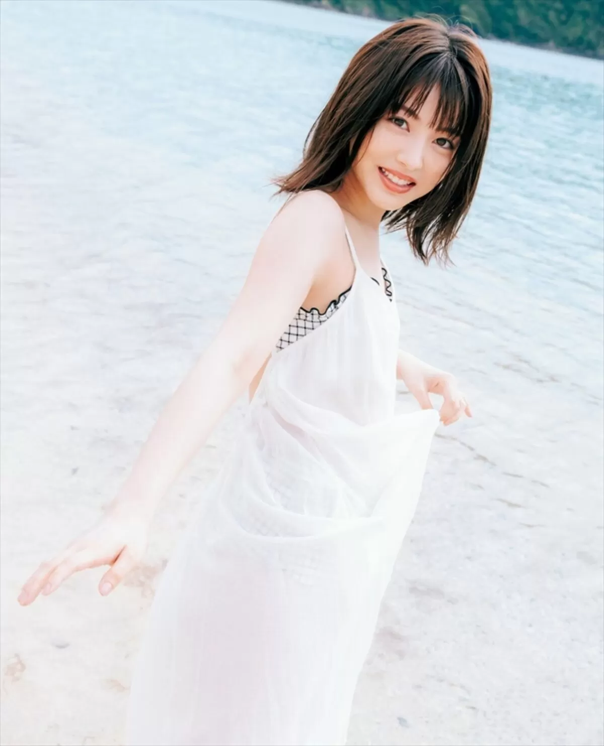 浜辺美波エロ画像008