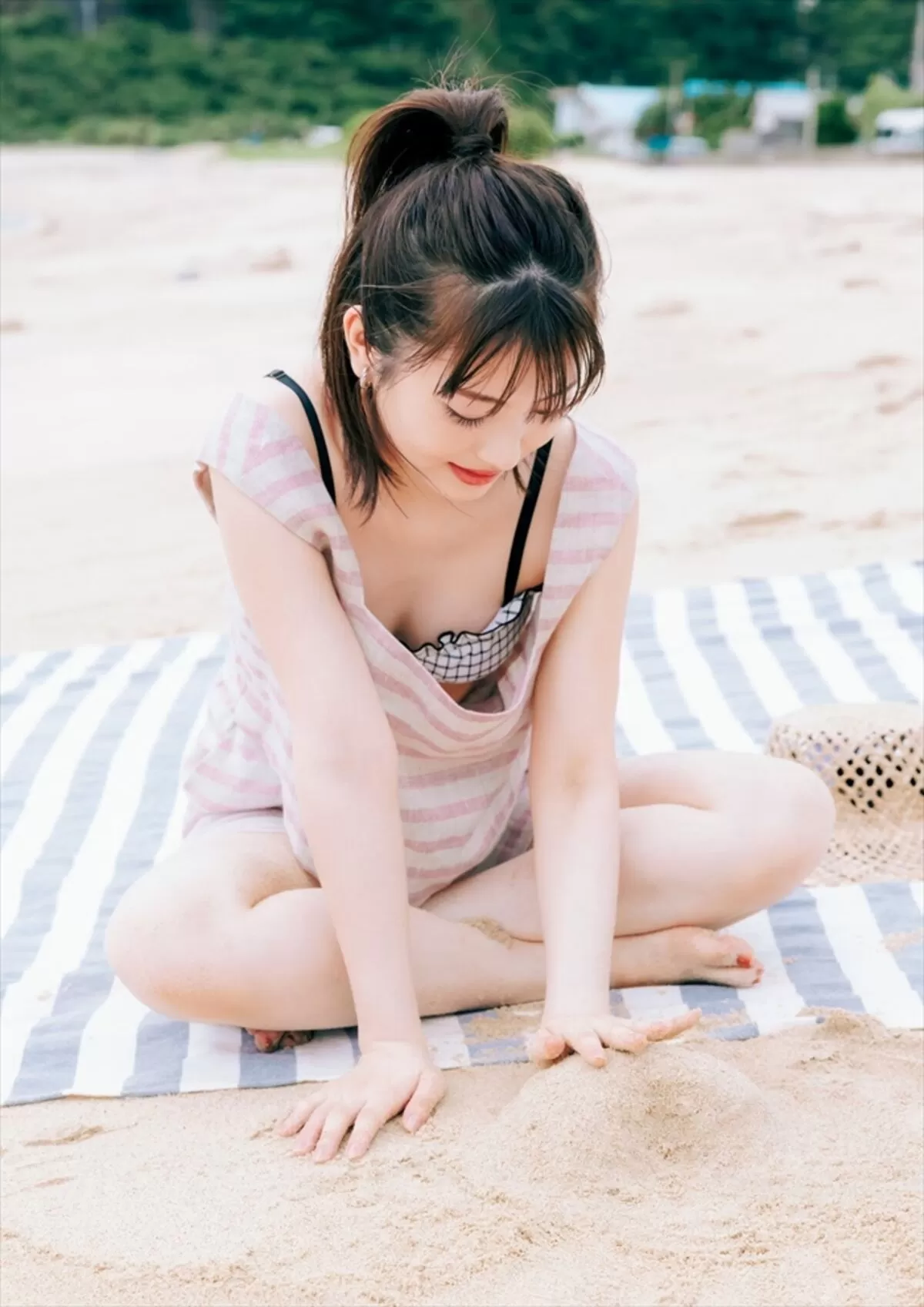 浜辺美波エロ画像012