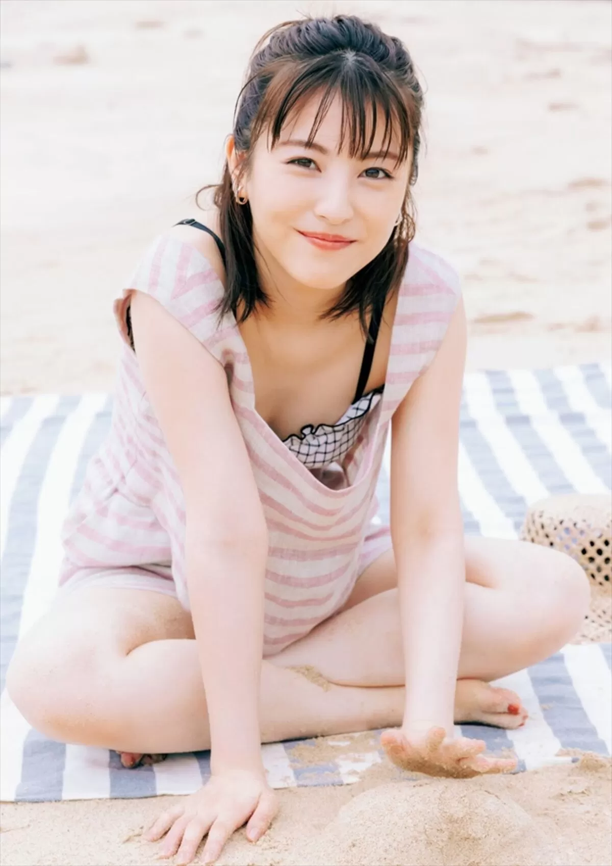 浜辺美波エロ画像013