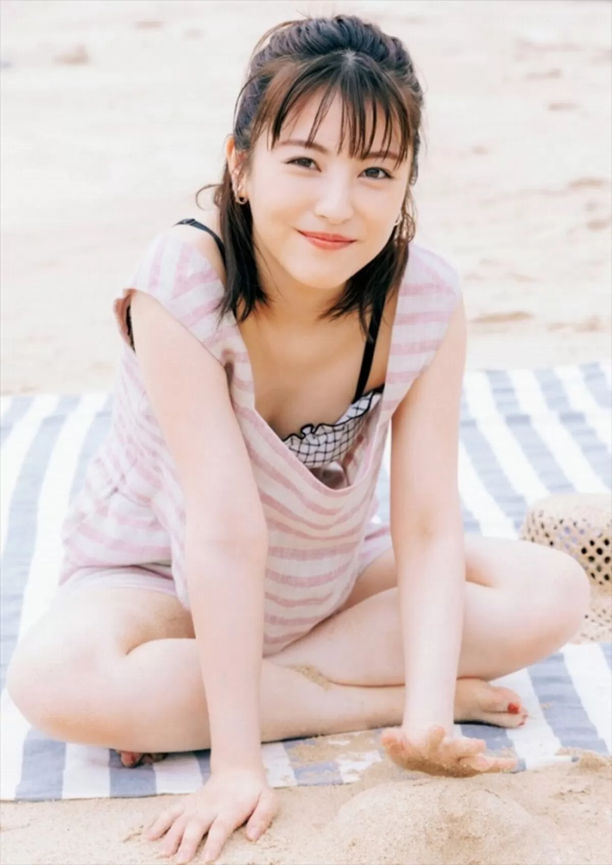 浜辺美波エロ画像019