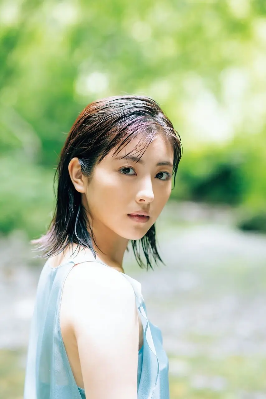 浜辺美波エロ画像034