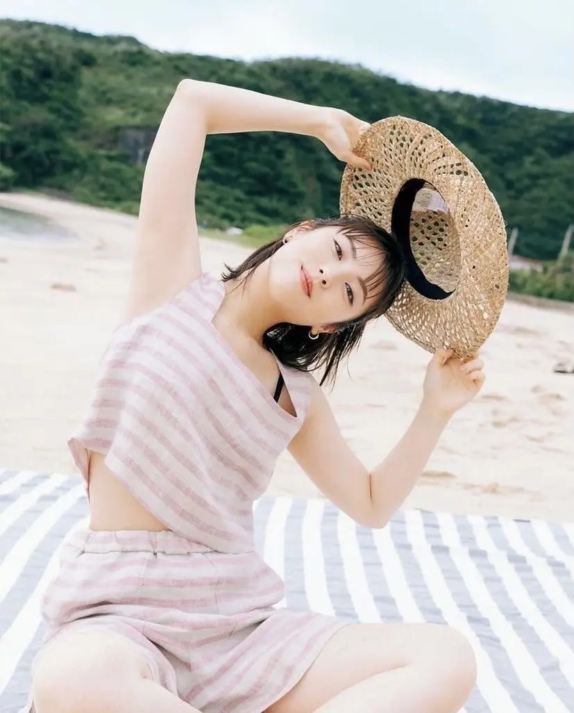 浜辺美波エロ画像182