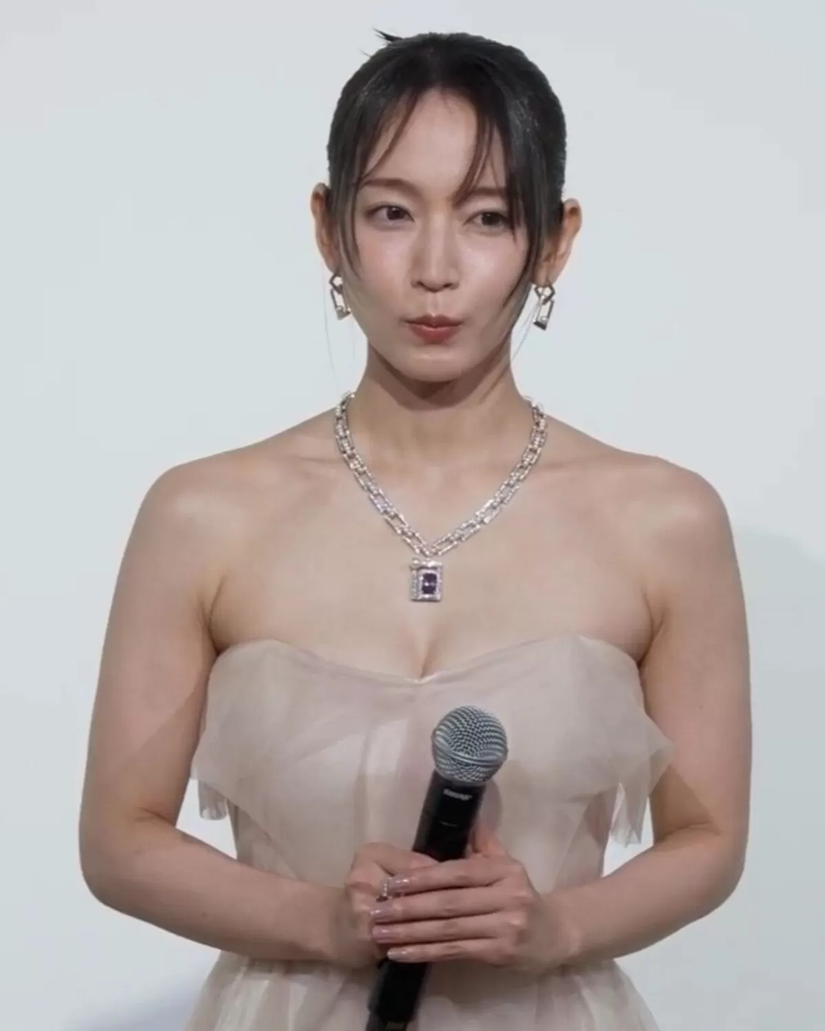 吉岡里帆エロ画像015