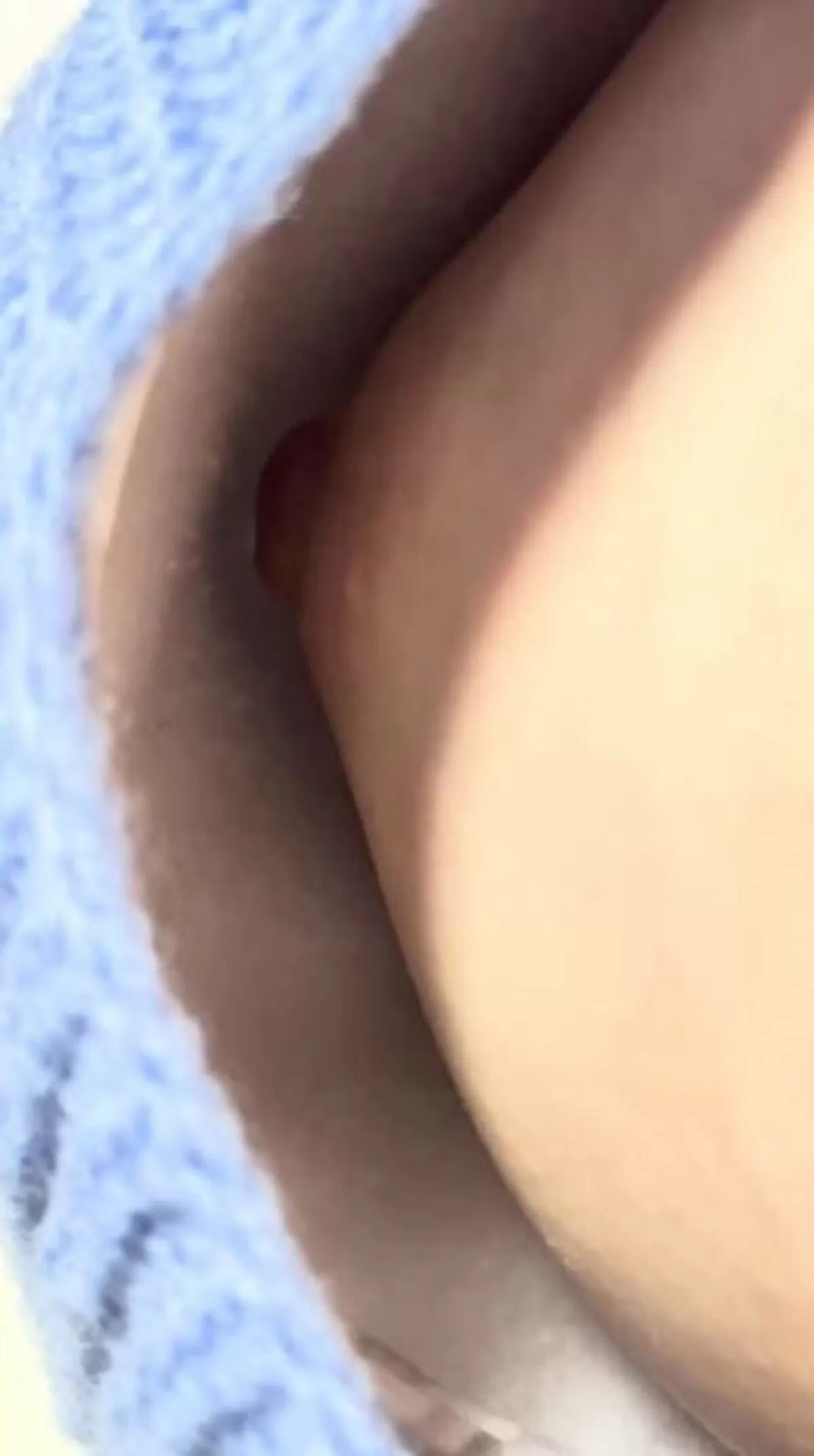 素人の胸の谷間から乳首が見えていたから思わず盗撮してみた019