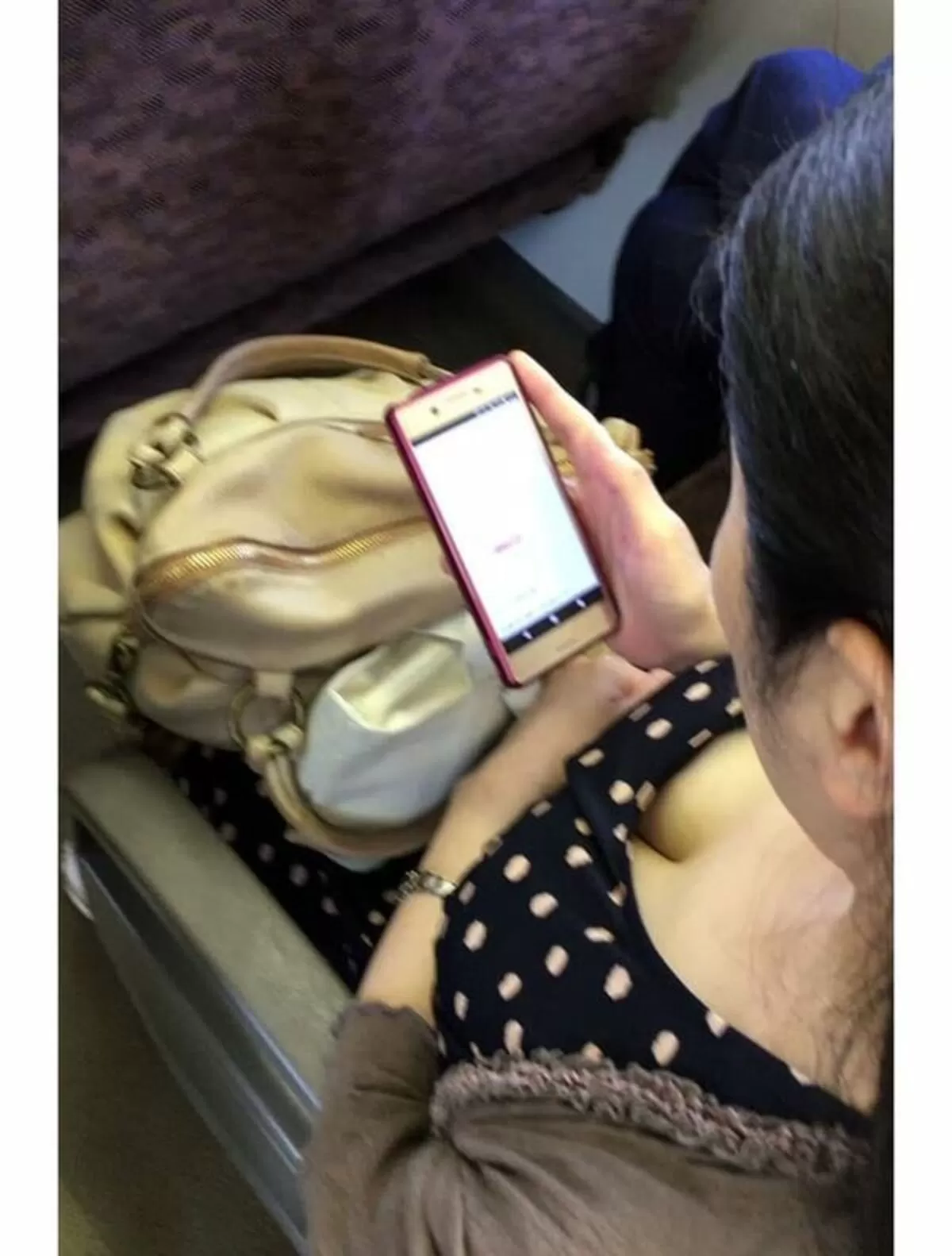 電車の谷間エロ画像029