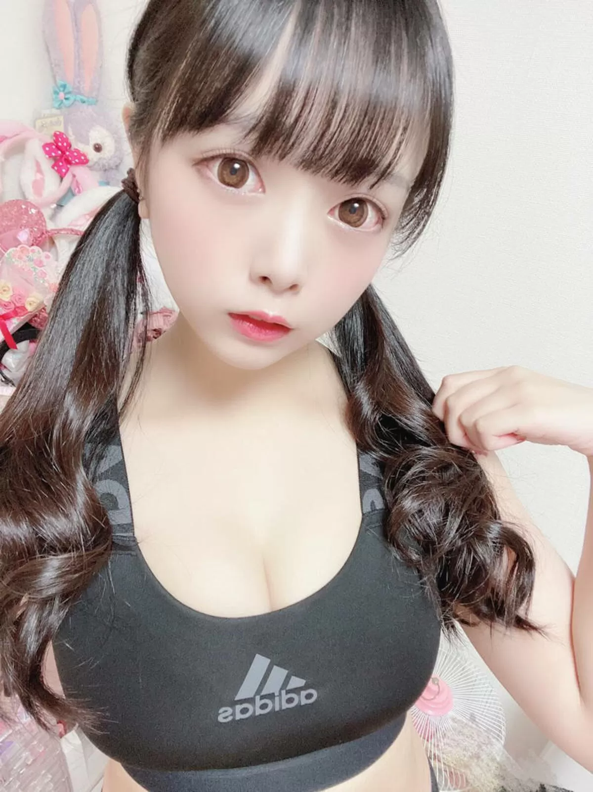 スポーツブラおっぱいエロ画像043