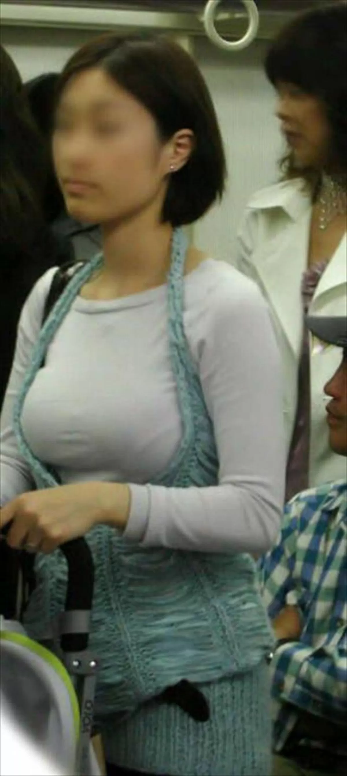 巨乳な素人の盗撮エロ画像027