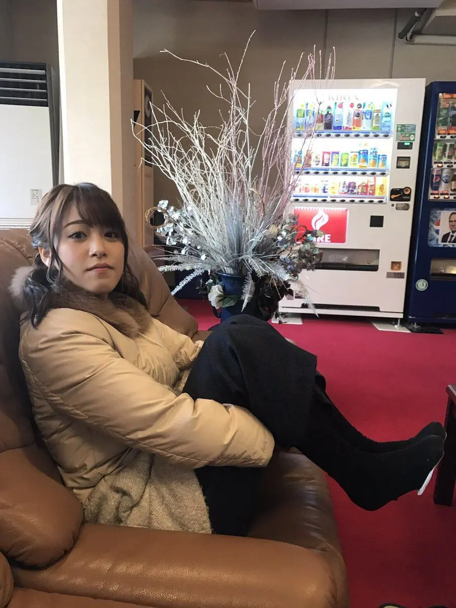 鷲見玲奈エロ画像089