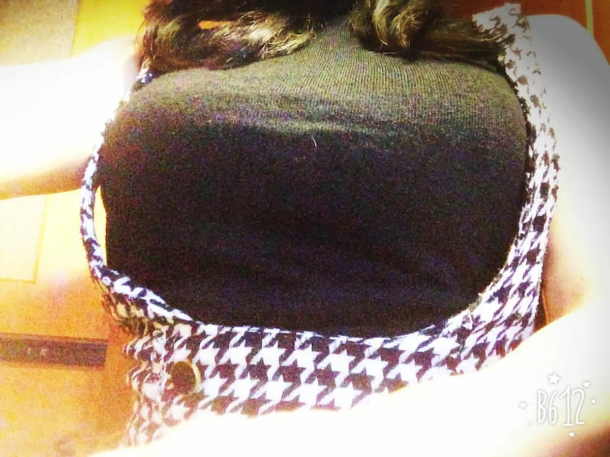 ノースリーブを着た巨乳さんエロ画像050