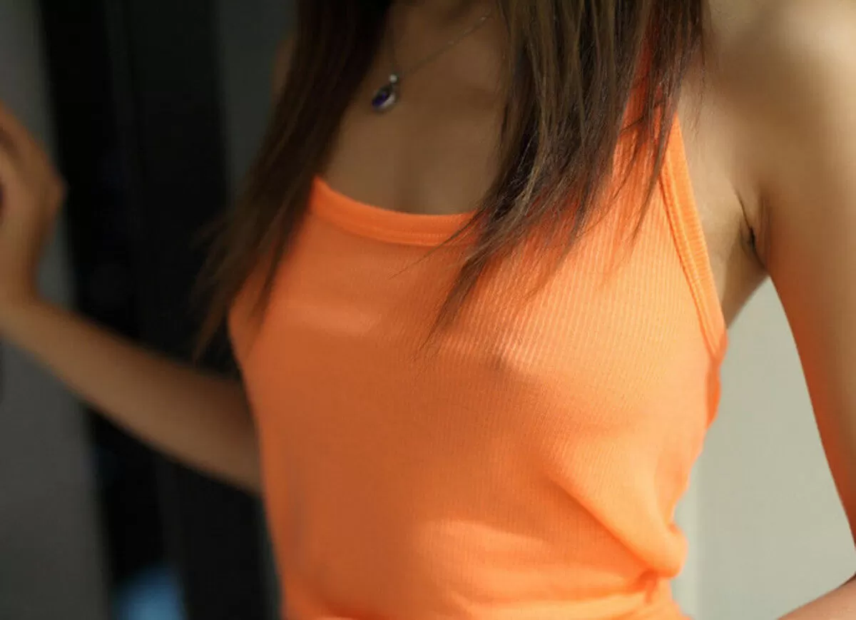 貧乳でもノーブラ着衣がエロいってことは乳首がめちゃ偉大ってこと?w005