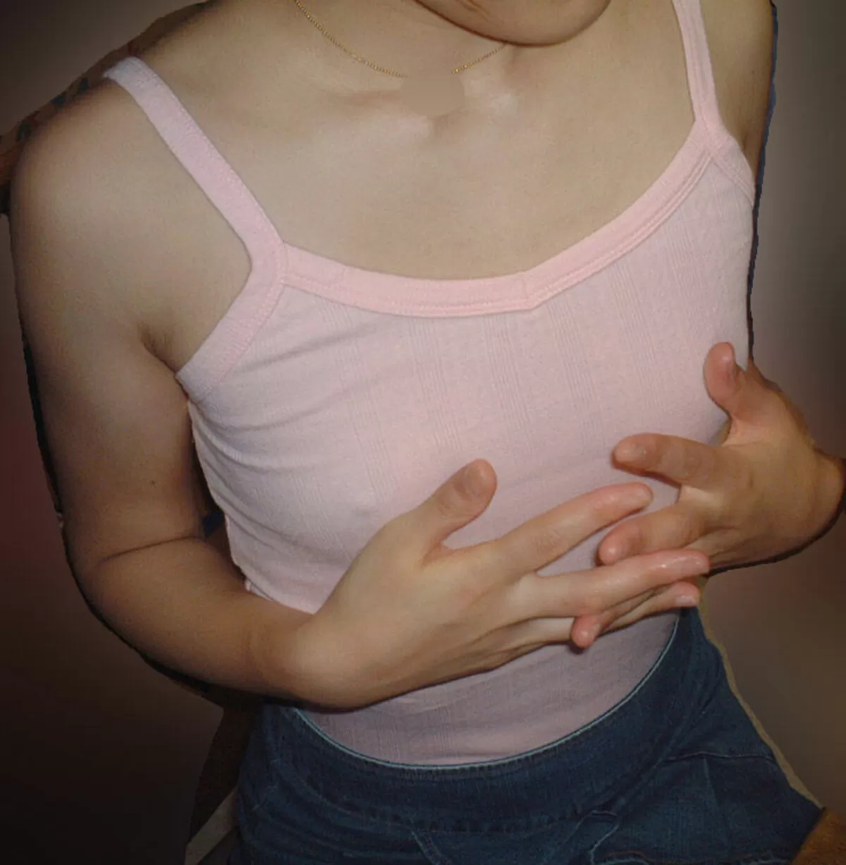 貧乳でもノーブラ着衣がエロいってことは乳首がめちゃ偉大ってこと?w010