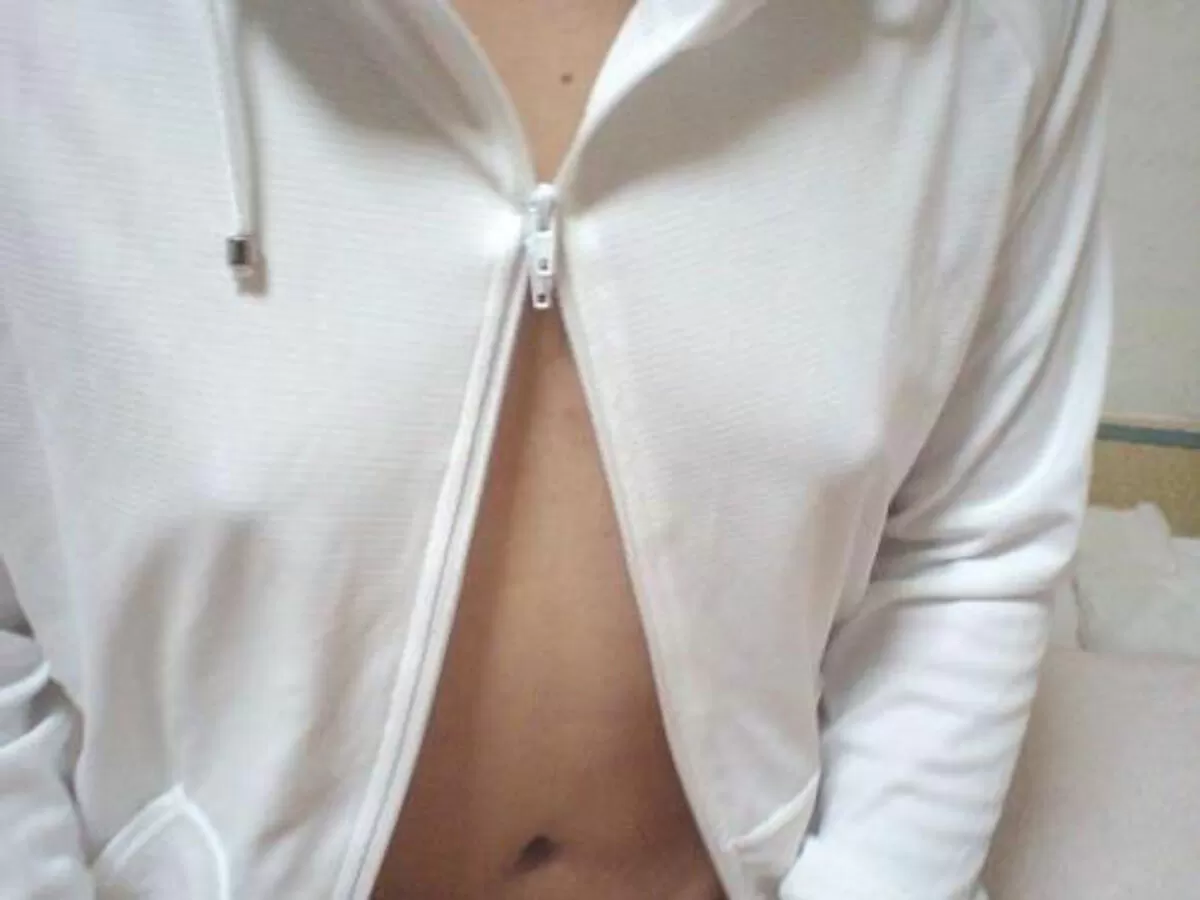 貧乳でもノーブラ着衣がエロいってことは乳首がめちゃ偉大ってこと?w017