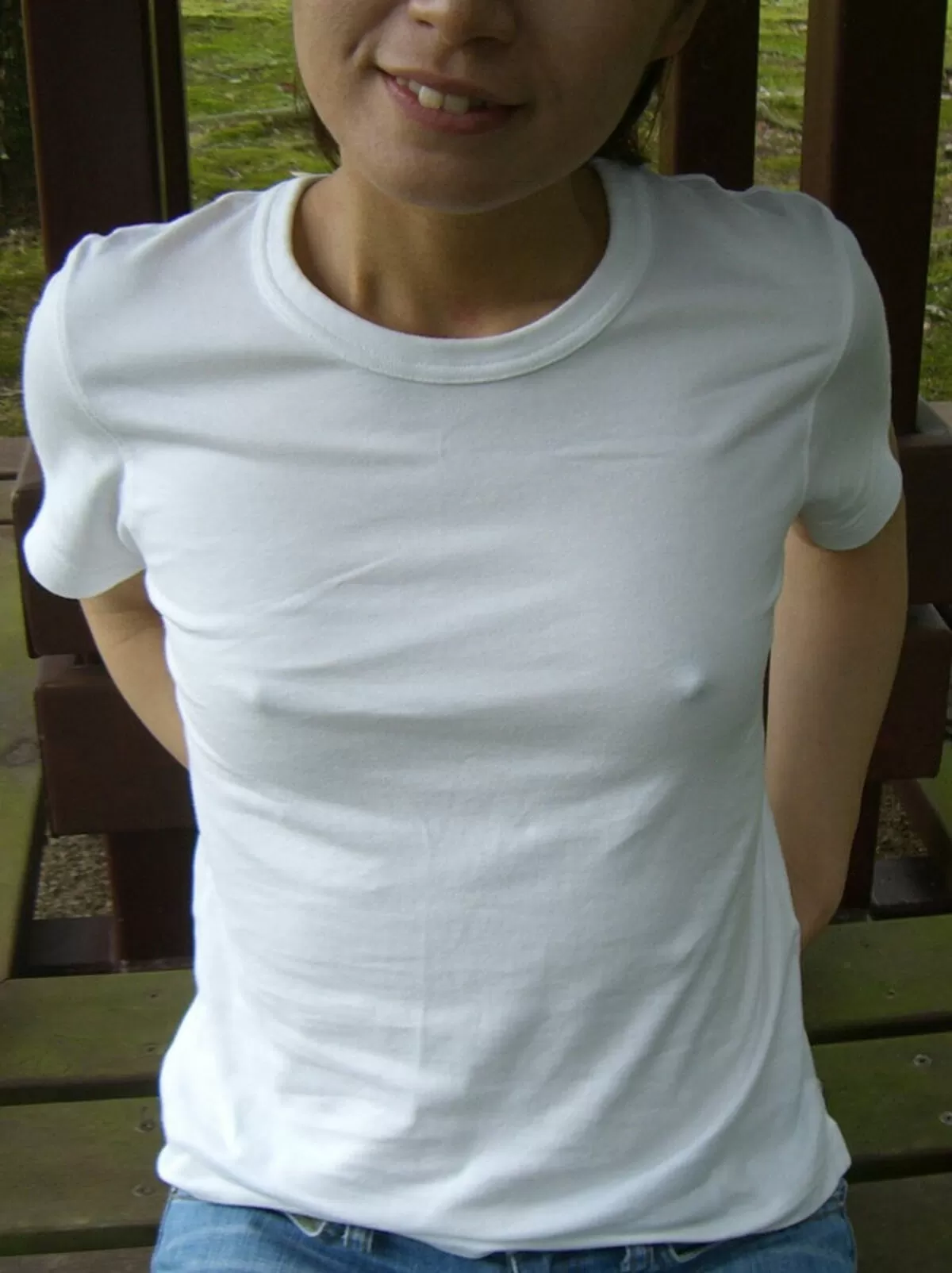 貧乳でもノーブラ着衣がエロいってことは乳首がめちゃ偉大ってこと?w048