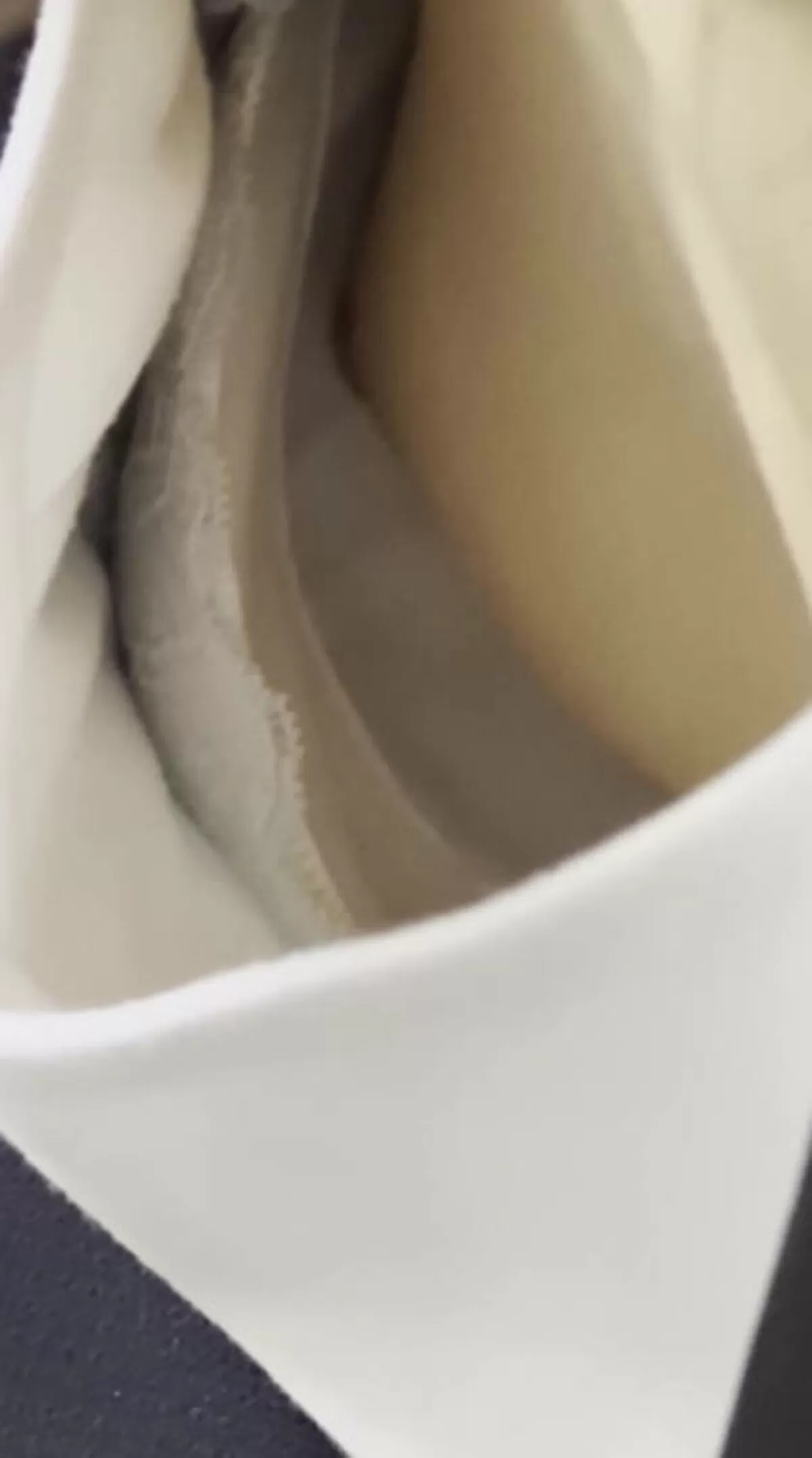 OLの胸チラエロ画像049