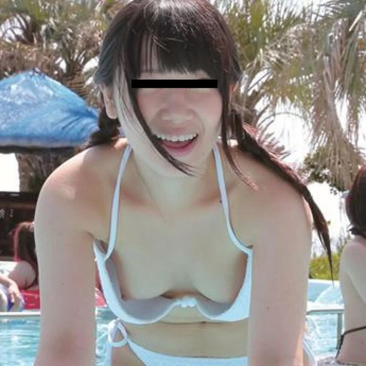おっぱいポロリの瞬間盗撮ってどんだけ狙ってたんだよw028