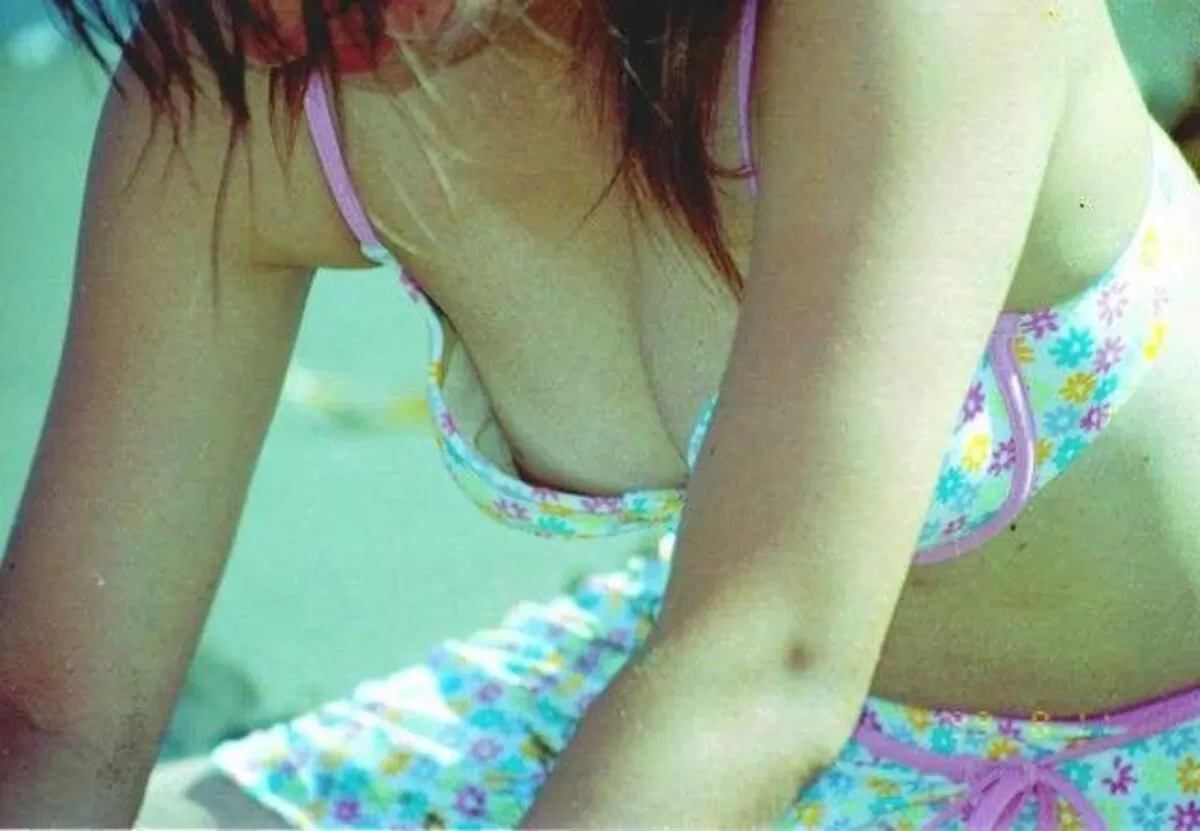 おっぱいポロリの瞬間盗撮ってどんだけ狙ってたんだよw058