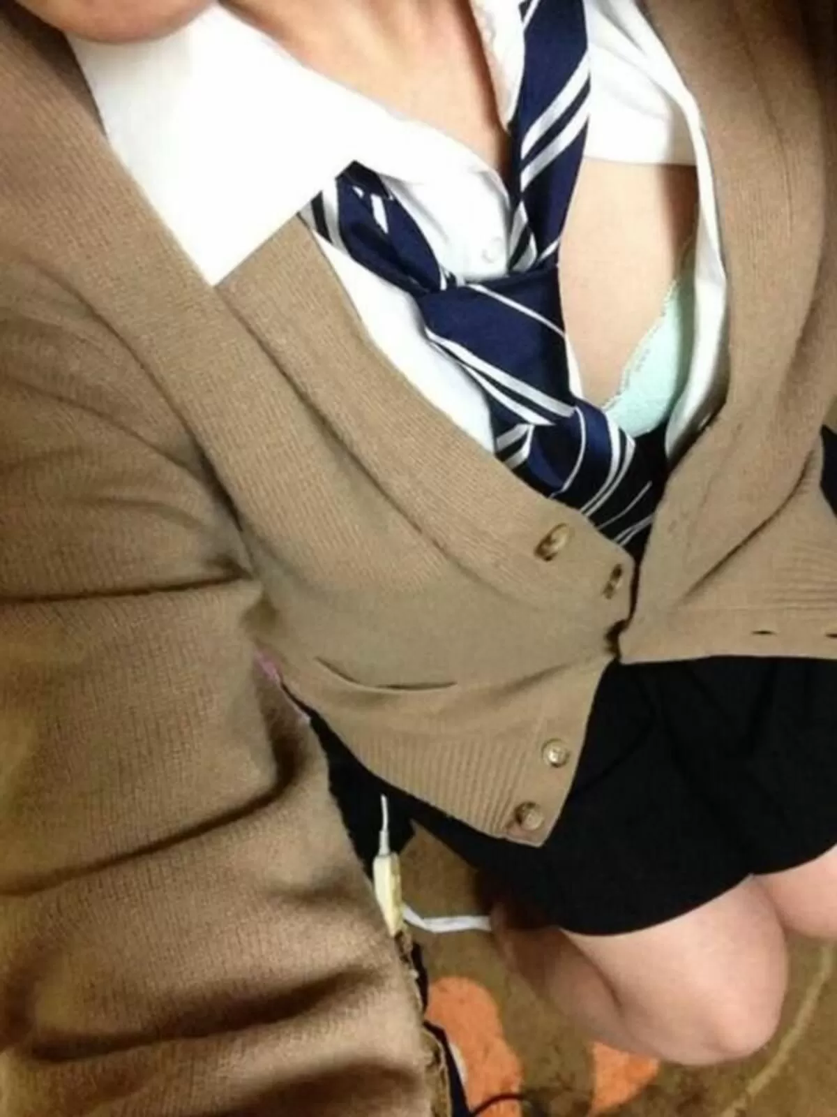 JKの育ちざかりおっぱいエロ画像055