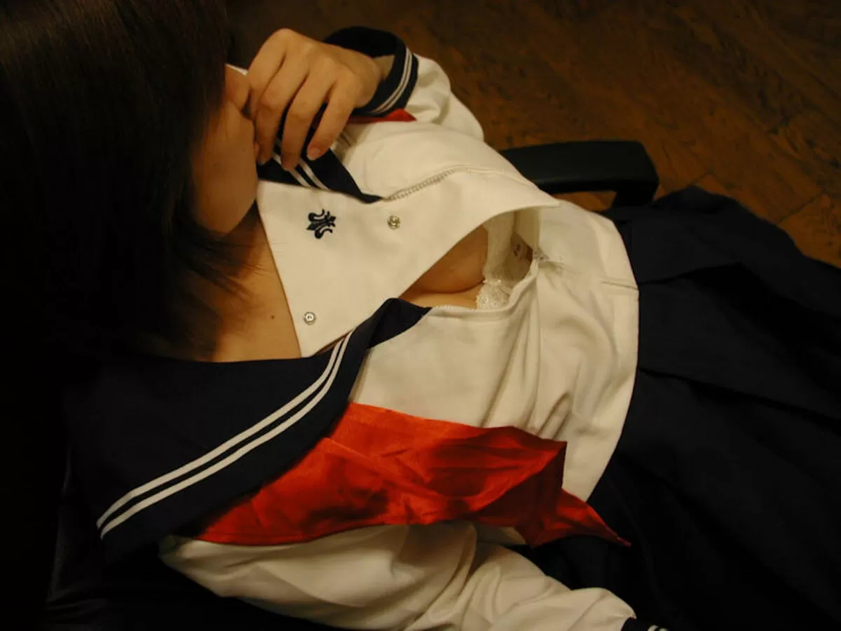 JKの育ちざかりおっぱいエロ画像097