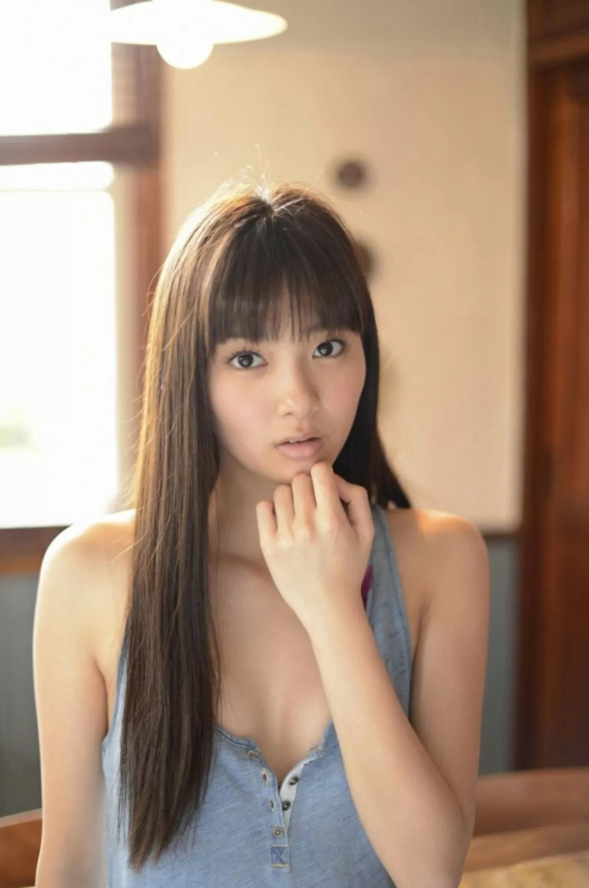 新川優愛エロ画像030