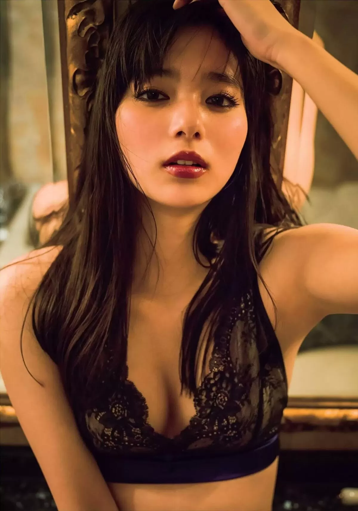 新川優愛エロ画像075