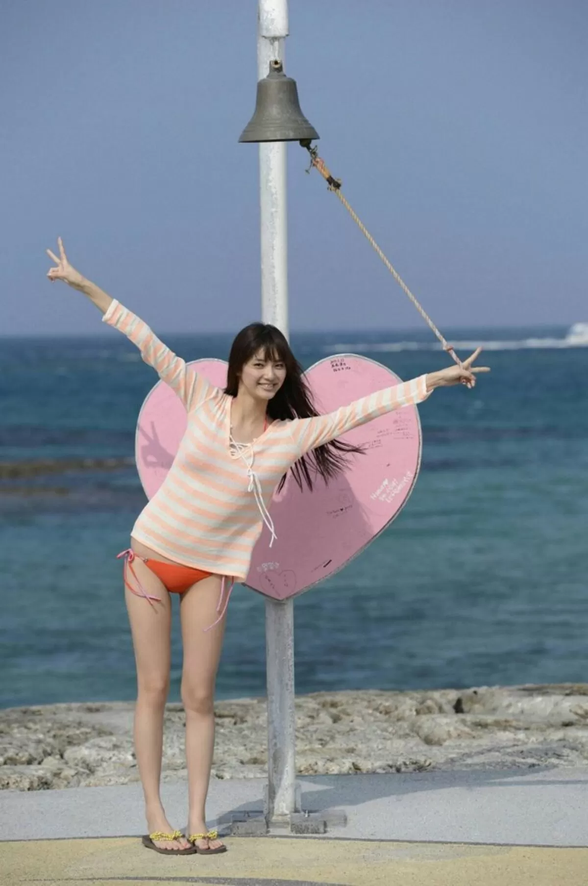 新川優愛エロ画像093