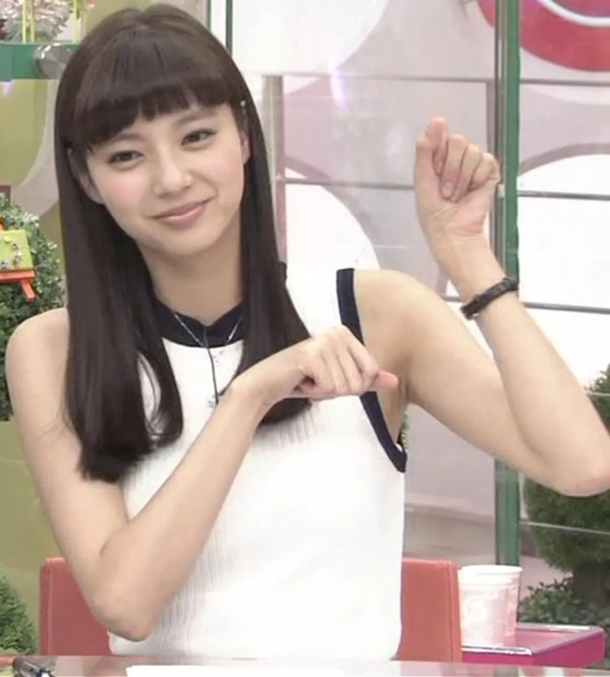 新川優愛エロ画像187
