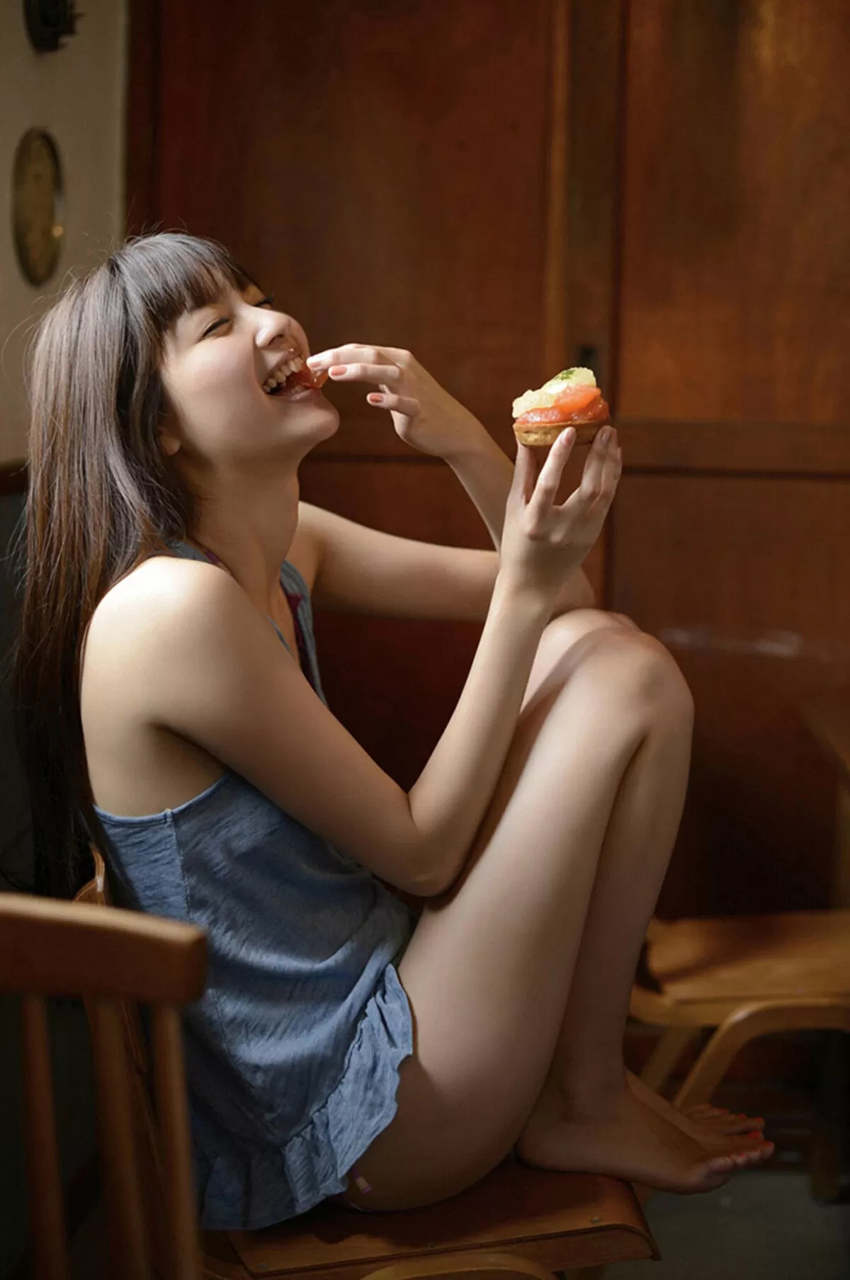 新川優愛エロ画像256