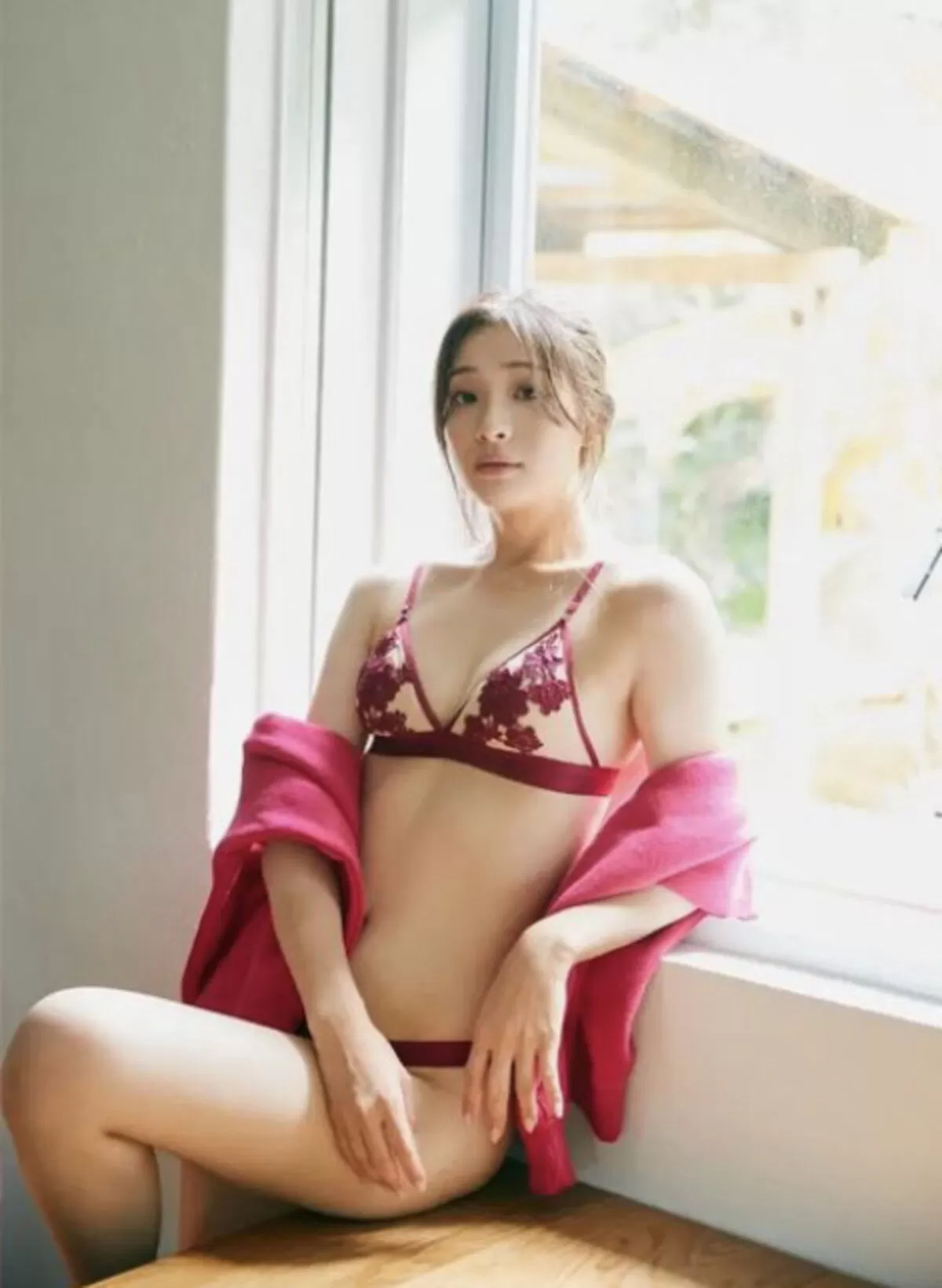 足立梨花エロ画像030