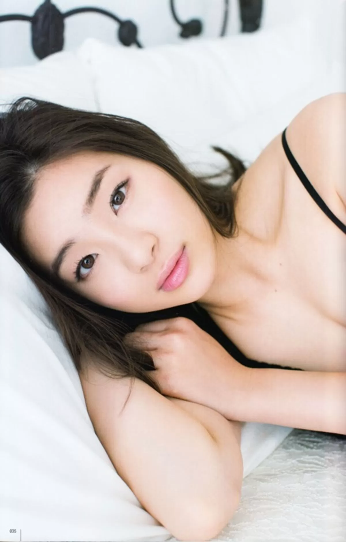 足立梨花エロ画像077